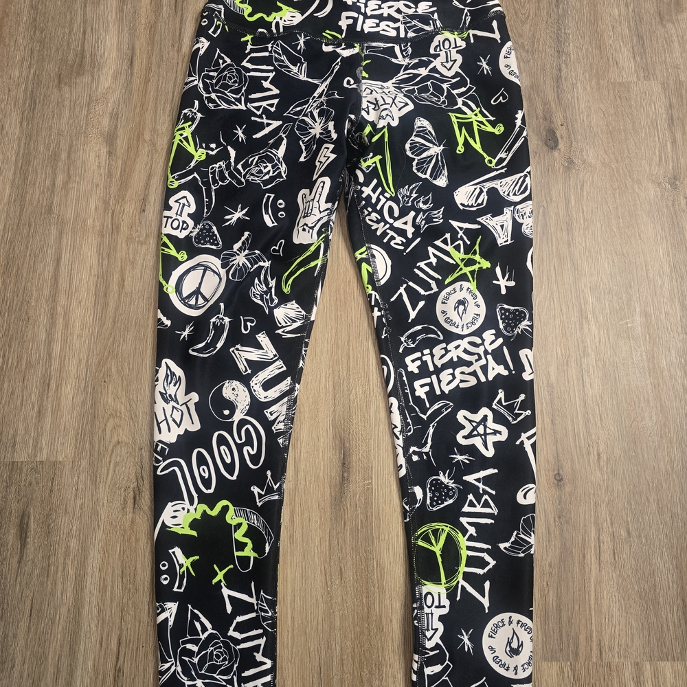 Zumba Fitness Leggings – Fierce Fiesta Graffiti Print – Size M